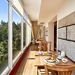 Castrum Villae By Walk Hotel