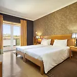 Castrum Villae By Walk Hotel