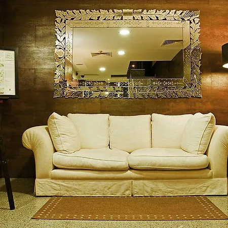 Castrum Villae By Walk Hotel