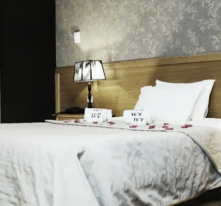 Castrum Villae By Walk Hotel